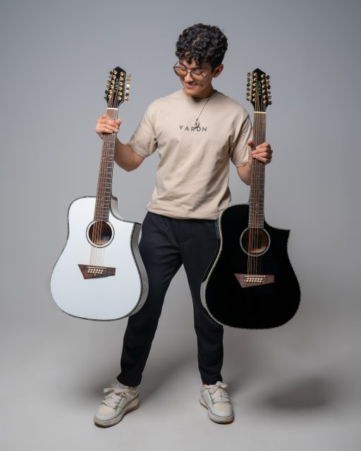 Antonin es un Varón 😮‍💨 @antoninpadilla_ 

Tú también forma parte de nuestra familia y adquiere tu Varón en varonguitars.com 

Enviamos a todo México y Estados Unidos 🇲🇽🇺🇸

#VaronGuitars