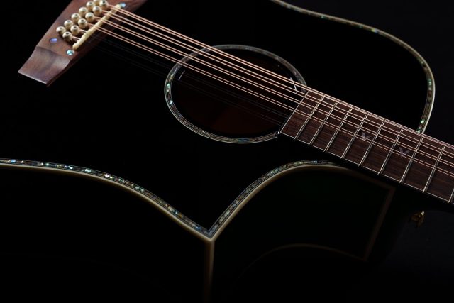 El secreto de una Varón está en los detalles. 

Docerolas equipadas y calibradas con Cuerdas dobles Elixir + JLD Bridge Doctor. Listas para nuestra música Mexicana. 

Visita varon.mx y se parte de nuestra familia de fundadores. 

#VarónGuitars